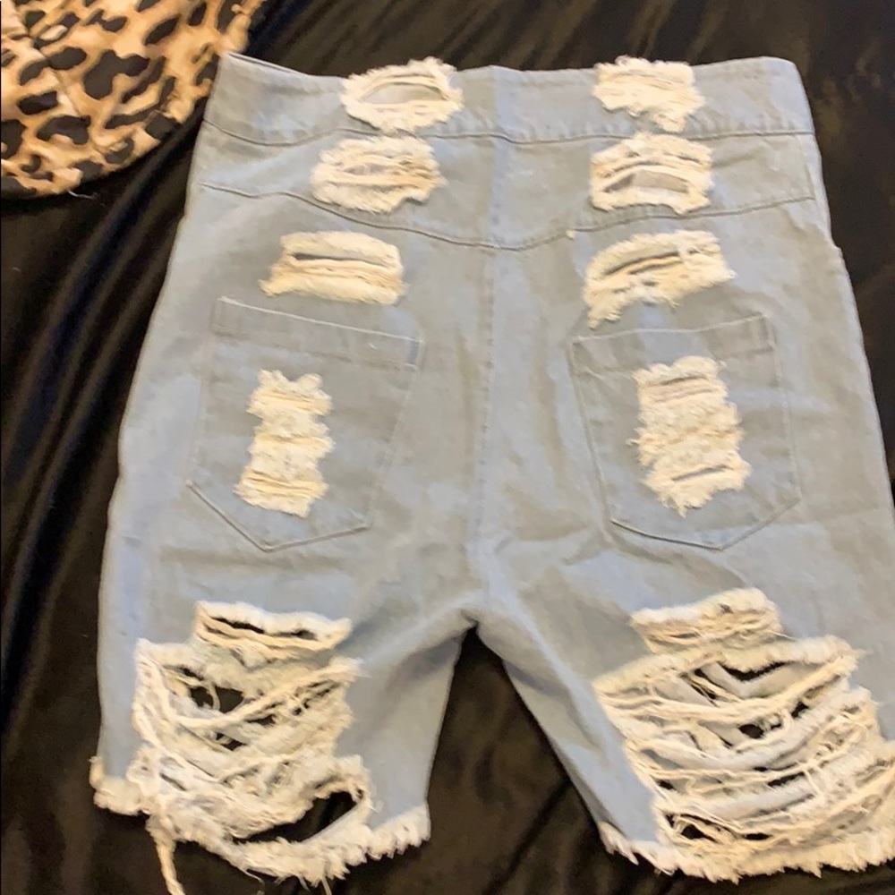 Shorts - Picture 3 of 3